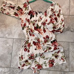 Women’s Floral Romper Jumpsuit -Large